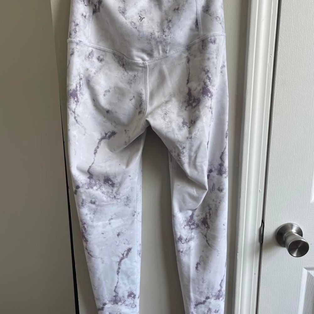 Old Navy Active Extra High Rise PowerSoft Leggings White Marble Size Small - Picture 3 of 3